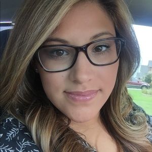 Meet your Posher, Yesenia